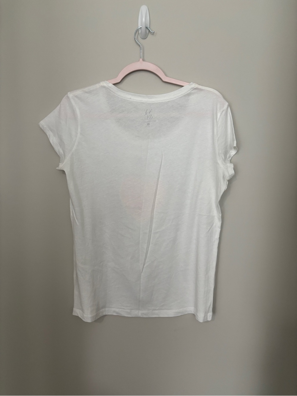 New York & Company NWOT White Tee with Coral Heart Graphic Size L - Picture 3 of 4